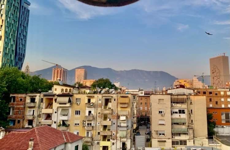 Ferienwohnung Cozyflat In The Middle Of Tirana Exterior foto